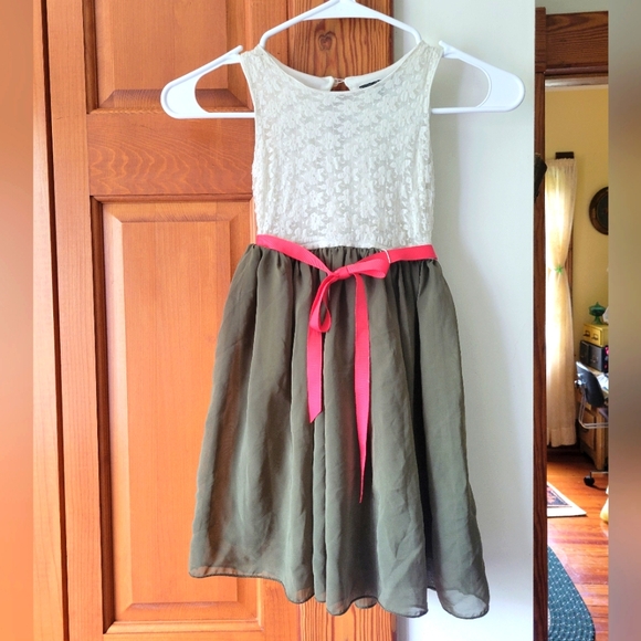 Girls size 7 off white and army green dress - Picture 1 of 8